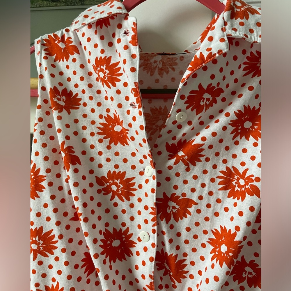 Vintage Floral Sleeveless Tie-Front Top - Red and White - Picture 11 of 16